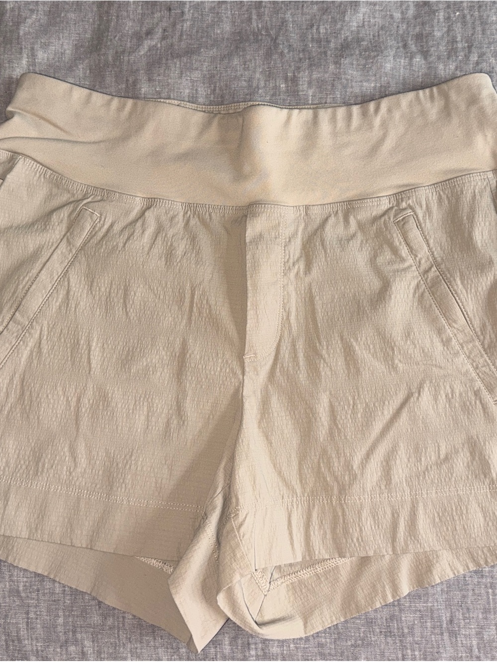 Athleta Trekkie North Tan High-Rise Athletic Shorts Sz 6